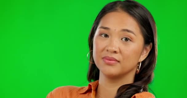 Yüzü Güveni Yeşil Ekrandaki Kadın Stüdyoda Arka Plan Modelleme Alanında — Stok video