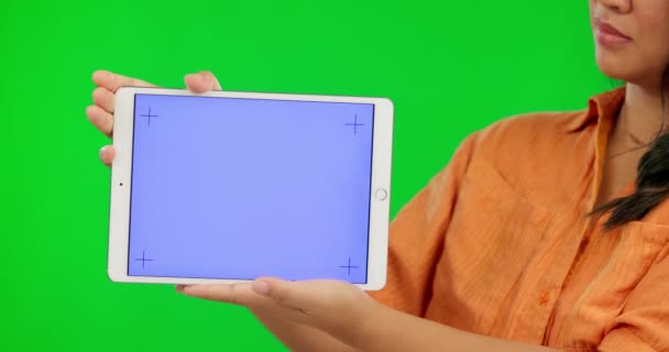 Zelená Obrazovka Žena Ruce Tabletu Pro Reklamu Marketing Nebo Propagaci — Stock video