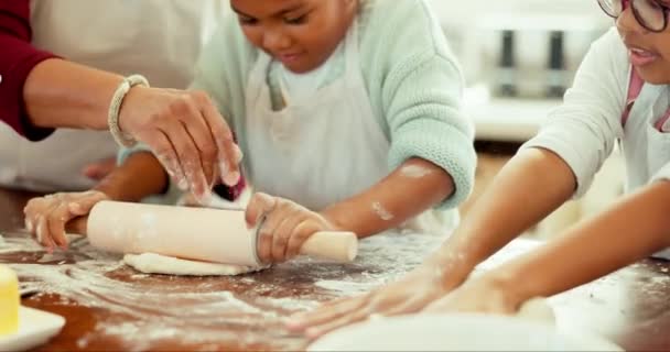 Massa Mãos Close Assar Família Cozinha Para Biscoitos Sobremesa Para — Vídeo de Stock