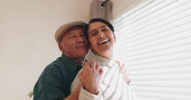 Gülümseme Yaşlı Çift Yavaş Dans Ediyor Mutlu Birlikte Güzel Vakit — Stok video