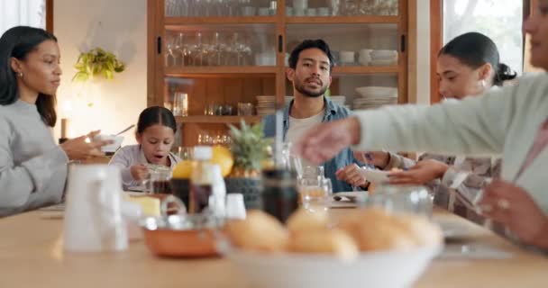 Kahvaltı Beslenme Rahatlama Için Büyük Bir Aileyle Kahvaltı Yemek Aşk — Stok video