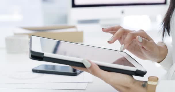 Business Woman Hands Tablet Screen Research Data Information Office Hand — Stock Video