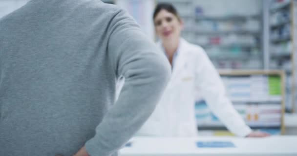 Apothekerin Altenpfleger Und Rückenschmerzen Tabletten Hilfsmitteln Oder Medikamenten Gegen Osteoporose — Stockvideo