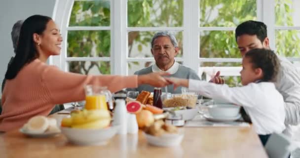 Café Manhã Oração Gratidão Com Grande Família Mesa Para Comer — Vídeo de Stock