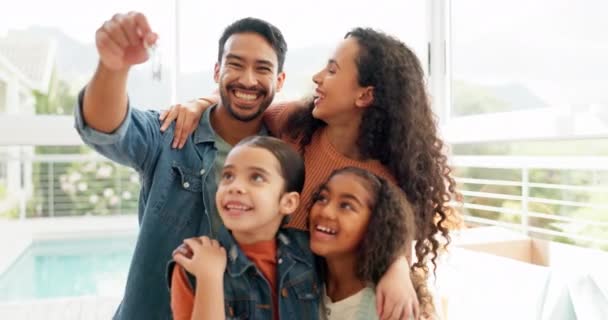 Taşınmak Anahtarlar Mutlu Aile Yüzü Gayrimenkul Başarısı Satın Alma Yeni — Stok video