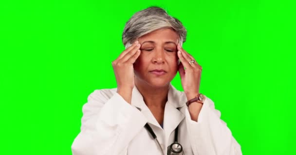 위기에서 기진맥진이나 피로를 느끼는 간호사 편두통 응급실 스트레스 — 비디오