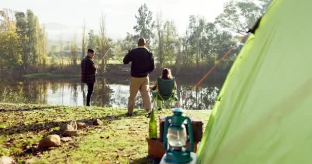 Pesca Campeggio Amici Riva Lago Nella Natura Vacanza Avventura Vacanza — Video Stock
