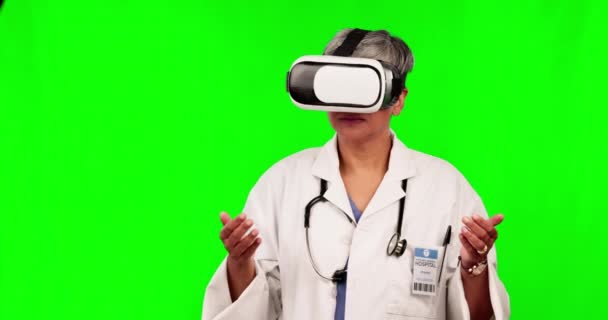 Lekarz Kobieta Okulary Przez Zielony Ekran Studio Dla Doświadczenia Użytkownika — Wideo stockowe