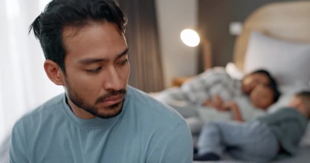 Frustrierter Mann Stress Und Streit Bett Familienstreit Oder Konflikt Der — Stockvideo