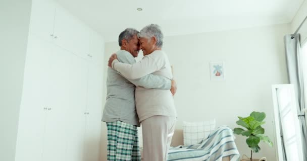 Kærlighed Hjem Senior Par Dans Fest Lykke Med Pensionering Romantik – Stock-video