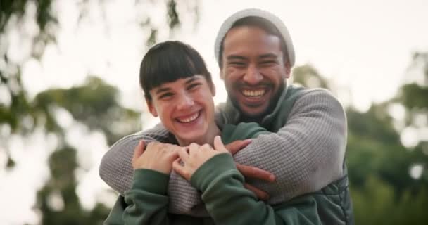 Tvář Objetí Pár Venku Láska Štěstí Podporou Sblížení Nebo Romantické — Stock video