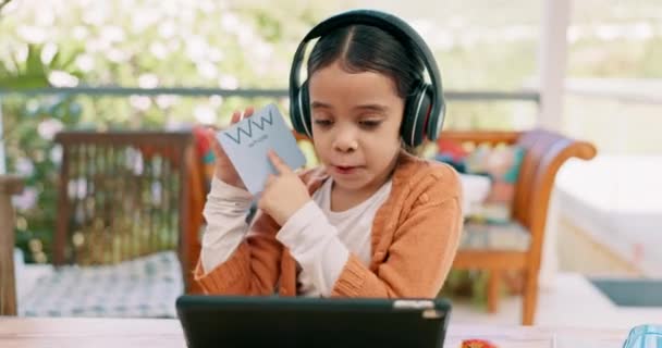 Kulaklıklar Okulu Eğitimli Kız Çevrimiçi Sınıf Elkazançla Konuşma Çalışma Notlar — Stok video