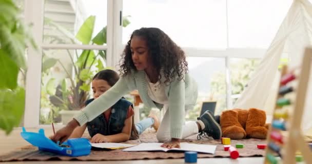 Hausaufgaben Wohnzimmerboden Und Kinder Mit Büchern Zum Zeichnen Zur Bildung — Stockvideo