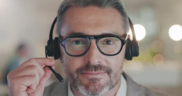 Gesicht Video Call Center Und Ein Geschäftsmann Gespräch Während Eines — Stockvideo