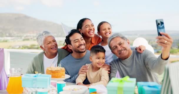 Familie Verjaardags Feestselfie Voor Kinderen Grootouders Ouders Met Taart Voor — Stockvideo