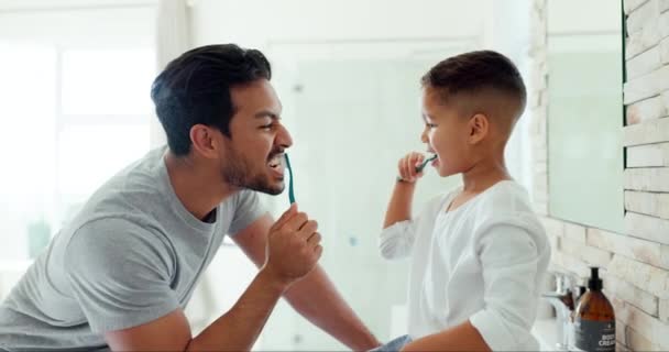 Pap Jongen Kind Tanden Poetsen Badkamer Voor Tandheelkundige Welzijn Ochtend — Stockvideo