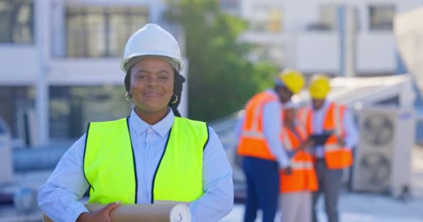 Cara Ingeniero Mujer Negra Aire Libre Planos Divertido Con Proyecto — Vídeo de stock