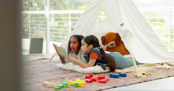 Leren Lezen Boek Meisjes Tent Vrienden Studeren Kennis Thuisschool Onderwijs — Stockvideo