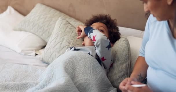 Fever Sick Mother Child Bedroom Medical Help First Aid Virus — Stock Video
