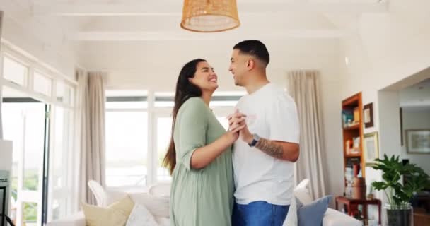 Ευτυχισμένος Ζευγάρι Και Χορεύουν Στο Σπίτι Για Την Αγάπη Φροντίδα — Αρχείο Βίντεο