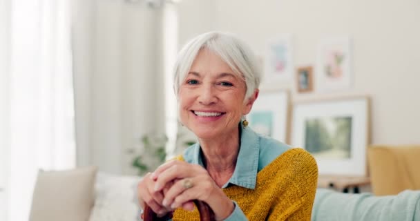 Happy Face Senior Woman Sofa Nursing Home Grandma Happiness Freedom — стоковое видео