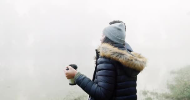 Couple Camping Coffee Talking Forest Pointing Direction Fog Winter Morning — Stock Video