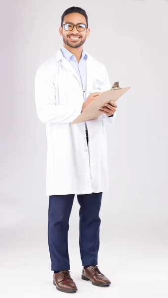 Πορτρέτο Ασιάτης Και Γιατρός Στο Στούντιο Ντοσιέ Έγγραφα Ιατρική Περίθαλψη — Φωτογραφία Αρχείου