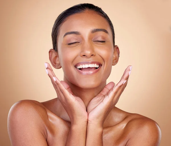 Relax Skincare Happy Woman Natural Beauty Facial Glow Dermatology Cosmetics — Stock Photo, Image