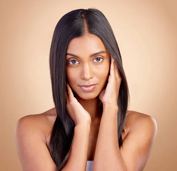 Porträtt Hårvård Och Indisk Kvinna Med Skönhet Makeup Och Dermatologi — Stockfoto