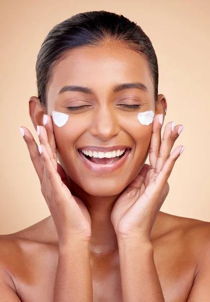 Crema Cara Mujer Feliz Para Cosméticos Belleza Dermatología Maquillaje Estético — Foto de Stock