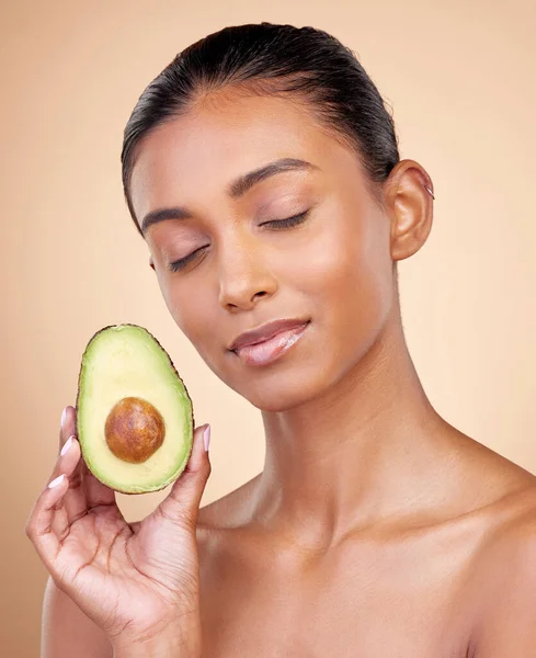 Avocado Gezichtsschoonheid Vrouw Studio Achtergrond Omega Voor Esthetische Wellness Gezicht — Stockfoto