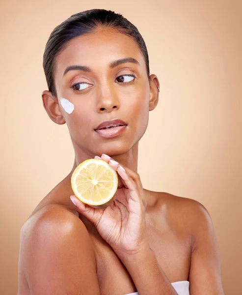 Woman Thinking Cream Lemon Skincare Cosmetics Natural Beauty Product Vitamin — Stock Photo, Image