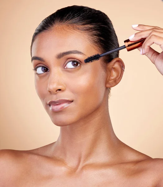 Schoonheid Make Mascara Met Gezicht Van Vrouw Studio Voor Cosmetica — Stockfoto