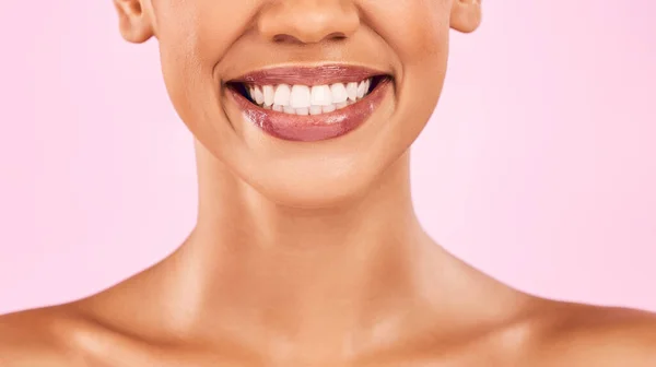 Femme Dents Sourire Beauté Dentaire Avec Brillance Sur Les Lèvres — Photo