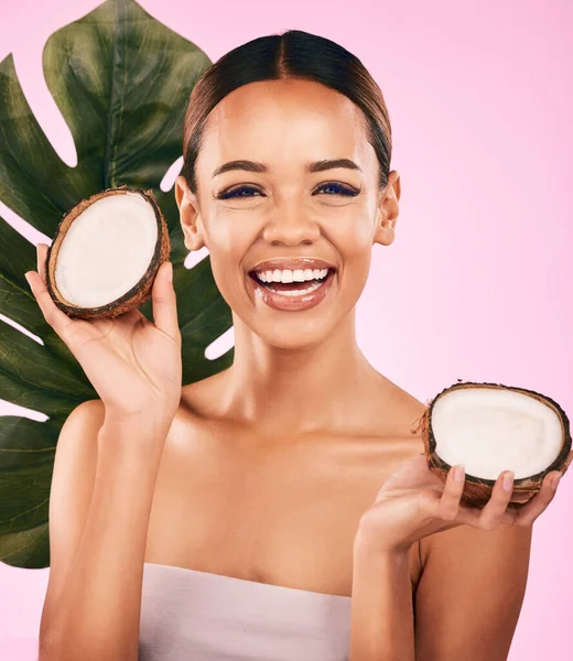 Mujer Sonrisa Coco Belleza Natural Hoja Palma Con Cuidado Piel —  Fotos de Stock