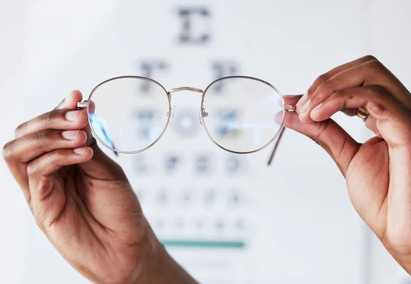 Manos Persona Optometrista Con Gafas Para Visión Cuidado Los Ojos — Foto de Stock