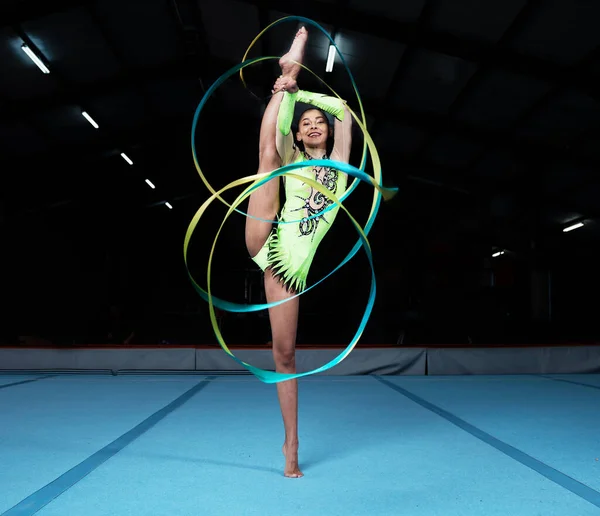 Gymnastique Danse Femme Avec Ruban Salle Gym Pour Mouvement Rythmique — Photo