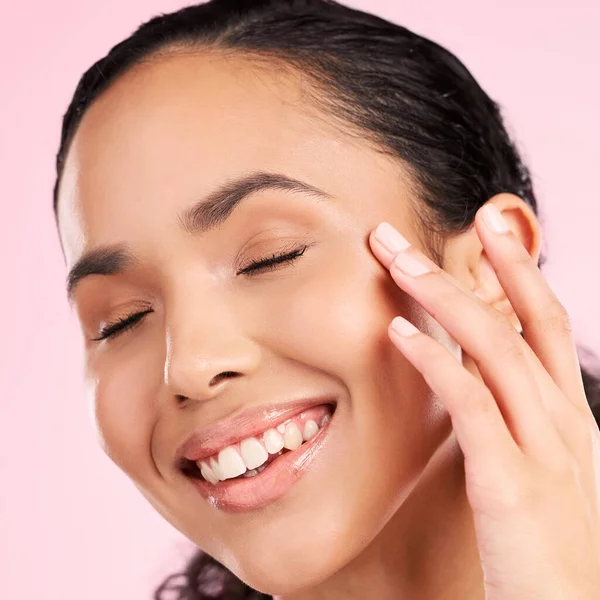 Bellezza Crema Pelle Viso Una Donna Studio Cosmetici Dermatologia Bagliore — Foto Stock