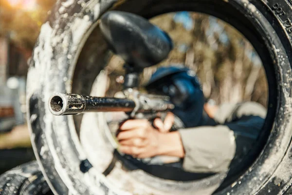 Paintball Střelba Zbraň Mužem Hřišti Pro Bitevní Pole Mise Voják — Stock fotografie