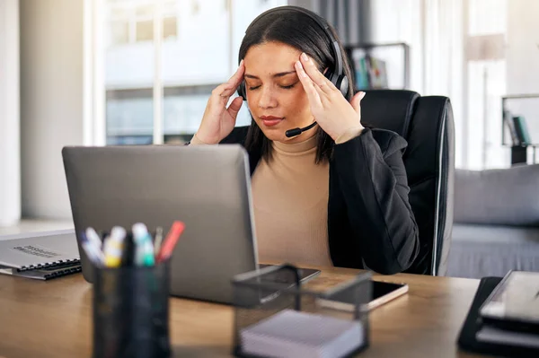Kvinna Callcenter Och Huvudvärk Stress Misstag Eller Klientproblem Laptop Vid — Stockfoto