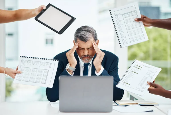 Головная Боль Хаос Деловой Человек Менеджер Стресс Документов Планшетного Кризиса — стоковое фото