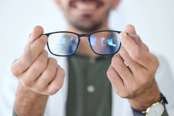 Hombre Manos Óptico Con Gafas Para Visión Vista Lentes Graduados — Foto de Stock