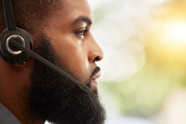 Yüz Siyah Adam Çağrı Merkezi Profili Mikrofon Müşteri Hizmetleri Çalışanı — Stok fotoğraf