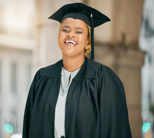 Diplômée Universitaire Portrait Heureuse Femme Noire Avec Succès Scolaire Réussite — Photo