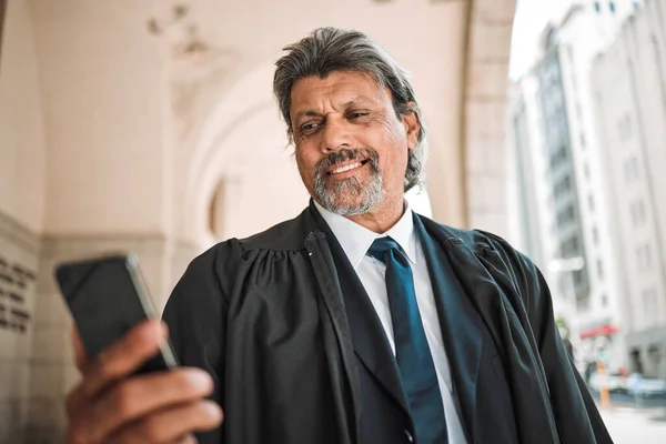 Phone App Senior Man Judge Court Outdoor City Recess Legal — Stock Photo, Image