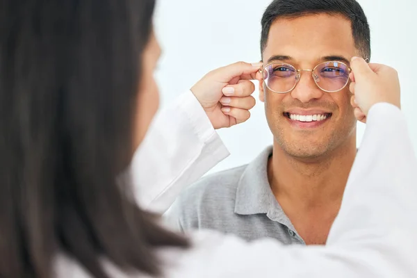 Pielęgnacja Oczu Okulary Szczęśliwy Człowiek Soczewką Optyka Dla Wzroku Wzroku — Zdjęcie stockowe