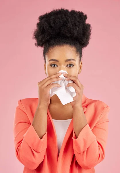 Mujer Tejido Estornudo Retrato Estudio Para Atención Médica Higiene Alergia —  Fotos de Stock