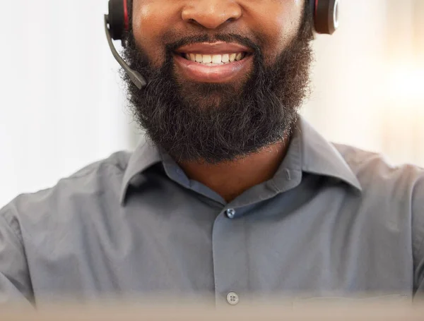Tvář Ústa Černocha Call Centra Sluchátka Mikrofonem Zaměstnance Zákaznického Servisu — Stock fotografie