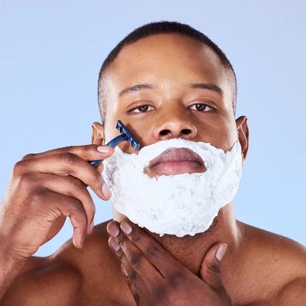 Barba Afeitar Crema Retrato Hombre Negro Sobre Fondo Azul Para —  Fotos de Stock