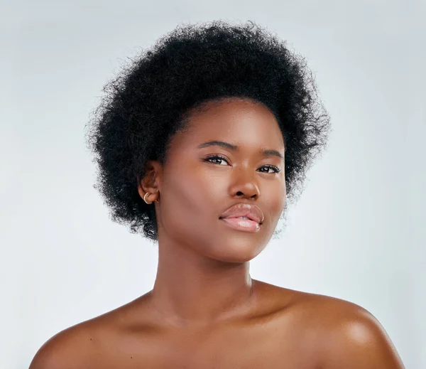 Retrato Cabelo Natural Mulher Negra Com Brilho Cuidados Com Pele — Fotografia de Stock